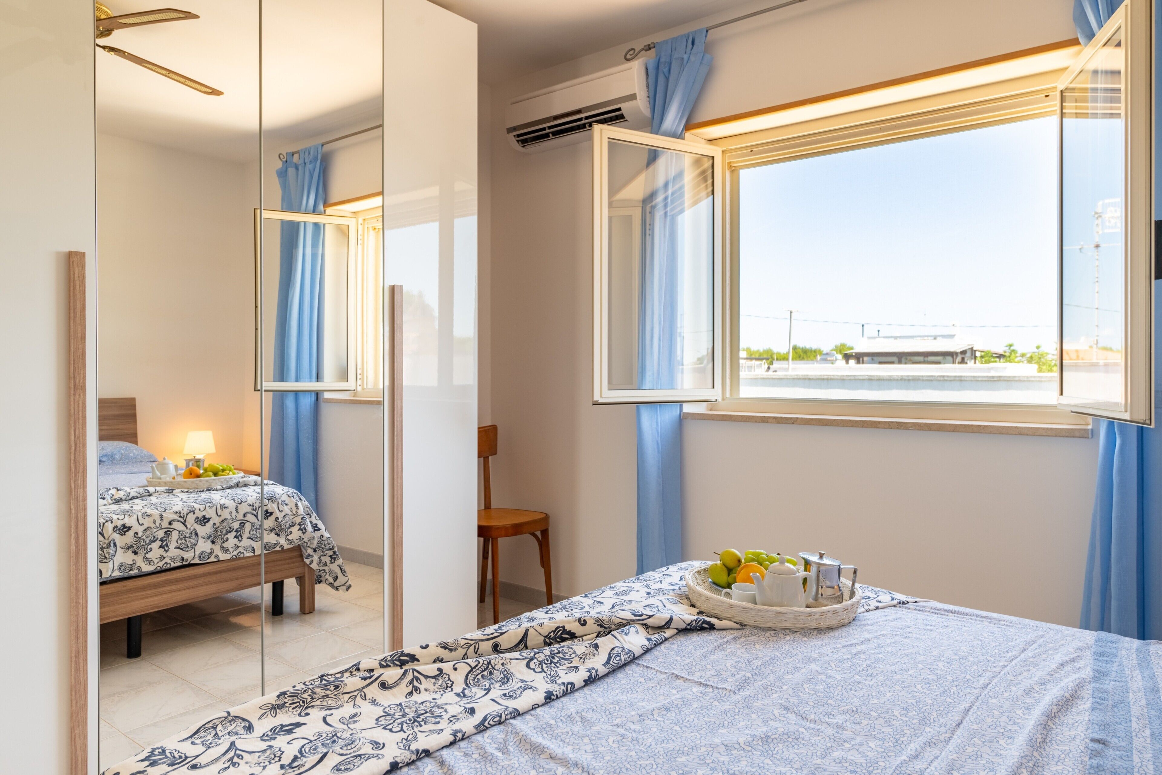 2 habitaciones, tabla de planchar con plancha y ropa de cama 