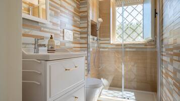 Shower, hair dryer, towels