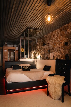 1 bedroom, WiFi (free), bed sheets