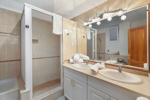 Doccia, asciugacapelli, asciugamani