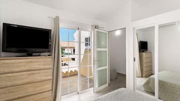 2 slaapkamers, een strijkplank/strijkijzer, gratis wifi, beddengoed