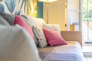 1 slaapkamer, een strijkplank/strijkijzer