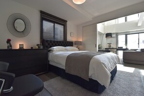 1 間睡房、書桌、上網、床單