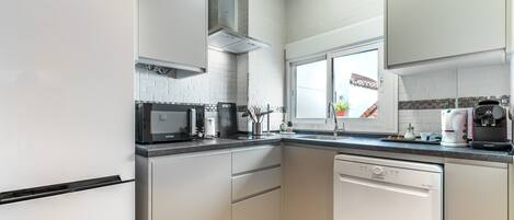 Fridge, microwave, dishwasher, coffee/tea maker