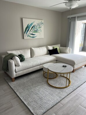 Smart TV - Ft. Myers 2BR, 2BA condo, close to beaches (Fort Myers)