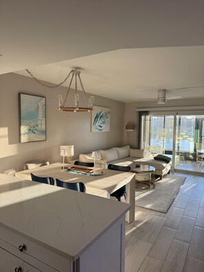Smart TV - Ft. Myers 2BR, 2BA condo, close to beaches (Fort Myers)