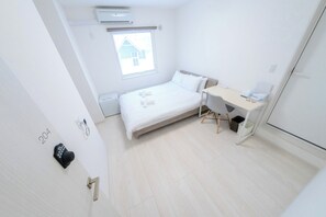 10 bedrooms, desk, free WiFi, bed sheets