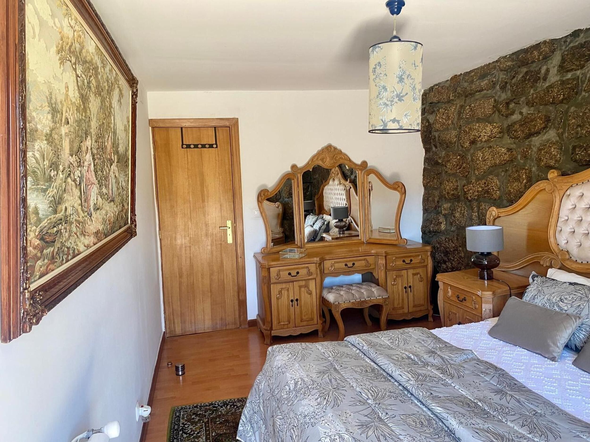 3 habitaciones, tabla de planchar con plancha y wifi gratis 