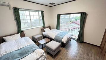 4 bedrooms, desk, free WiFi