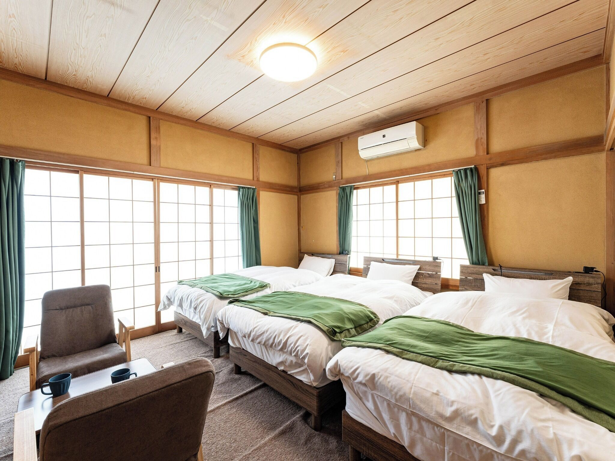 4 bedrooms, desk, free WiFi