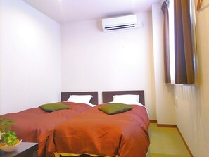 8 bedrooms, desk, iron/ironing board, free WiFi