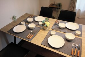 Dining - 7 minutes to USJ  Large groupVIP class 230m  3 bathrooms  5 bedrooms  12 beds  7 minutes to N - CRResidence Fukushima / Osaka Ōsaka (Osaka)