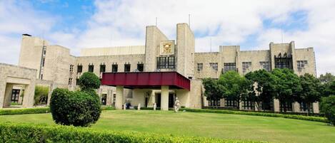 المنشأة من الخارج