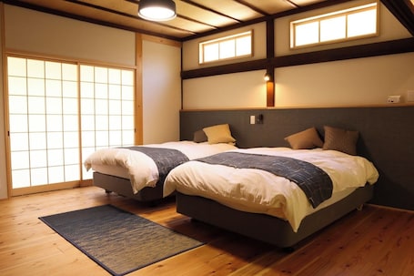 2 habitaciones, escritorio, tabla de planchar con plancha y wifi gratis . Rent a renovated old house Experience the origina - Mahoro Inn / Takaichi-gun Nara