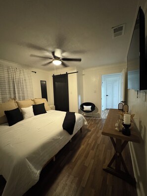 2 bedrooms, desk, iron/ironing board, free WiFi