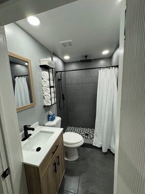 Towels, soap, shampoo, toilet paper