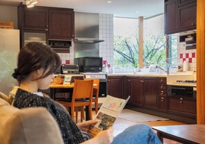 Fridge, microwave, stovetop, cookware/dishes/utensils - Mineyama Green Villa is located on Mineyama a vie - Mineyama Green Villa / Takamatsu Kagawa (Takamatsu)