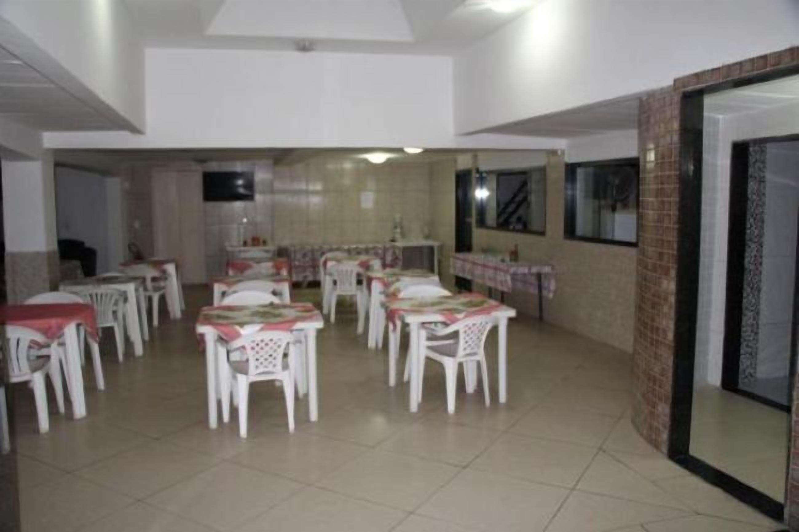 Café da manhã para viagem grátis todos os dias