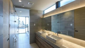Luxury Villa | Bathroom | Slippers, towels