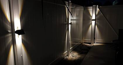 Central Orlando Private Suite With a Full kitchen and "living room"