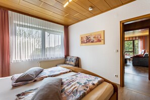 1 bedroom, free WiFi, bed sheets - Apartment 'Appartment 9' with Mountain View, Balcony and Wi-Fi (Willingen (Upland))