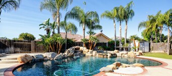 Spacious Home in Beautiful NW Bakersfield with Pool Table