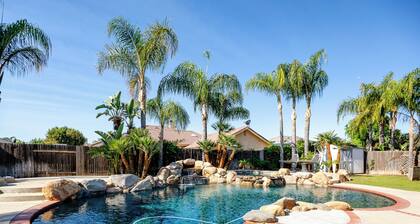 Spacious Home in Beautiful NW Bakersfield with Pool Table