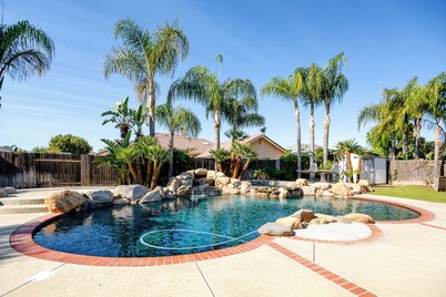 Spacious Home in Beautiful NW Bakersfield with Pool Table