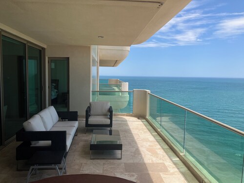 Tessoro at Las Conchas 902 - Elegant beach front condo