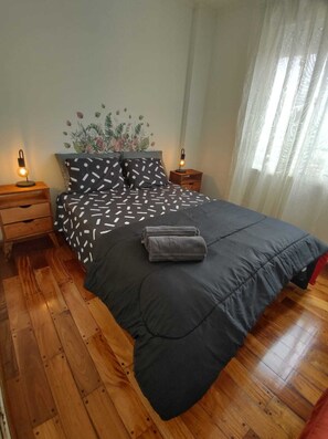 2 slaapkamers, een kluis op de kamer, een bureau