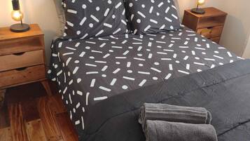 2 habitaciones, caja de seguridad en la habitación y escritorio