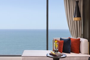 Deluxe Room, 1 King Bed, Ocean View | Premium bedding, minibar, in-room safe, individually furnished