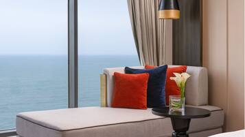 Quarto luxo, 1 cama King, vista para o oceano | Roupas de cama premium, frigobar, cofres nos quartos