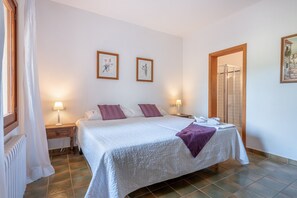 4 chambres, fer et planche à repasser, Wi-Fi gratuit, draps fournis