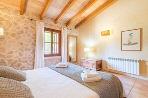 6 slaapkamers, een kluis op de kamer, een strijkplank/strijkijzer