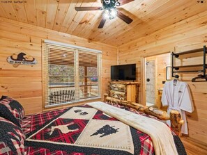 2 bedrooms, desk, free WiFi, bed sheets