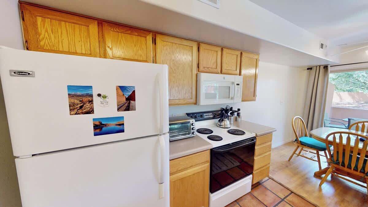 Coffee/tea maker, fridge, microwave, oven
