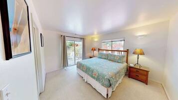 3 bedrooms, iron/ironing board, WiFi (free), bed sheets