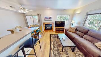 Smart-tv en een open haard