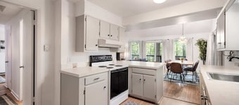 Cabin w Hot Tub, WiFi, Deck, Grill & Dog-Friendly!