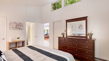 4 bedrooms, iron/ironing board, WiFi, bed sheets