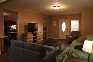 Smart TV - Charming 3-bedroom farmhouse in rural Prosser (Prosser)