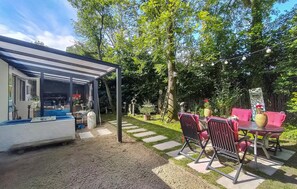 Outdoor dining - Beautiful home in Baarland with WiFi (Baarland)