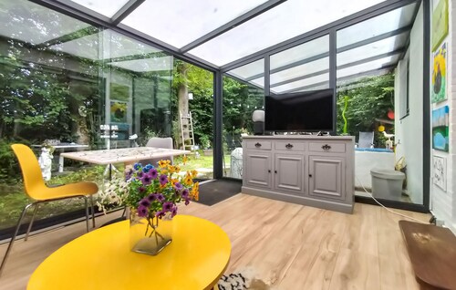 Beautiful home in Baarland with WiFi