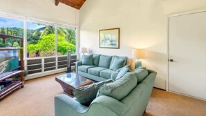 Living area - Poipu Crater 24 – Stay in the Crater, A/C (Koloa)