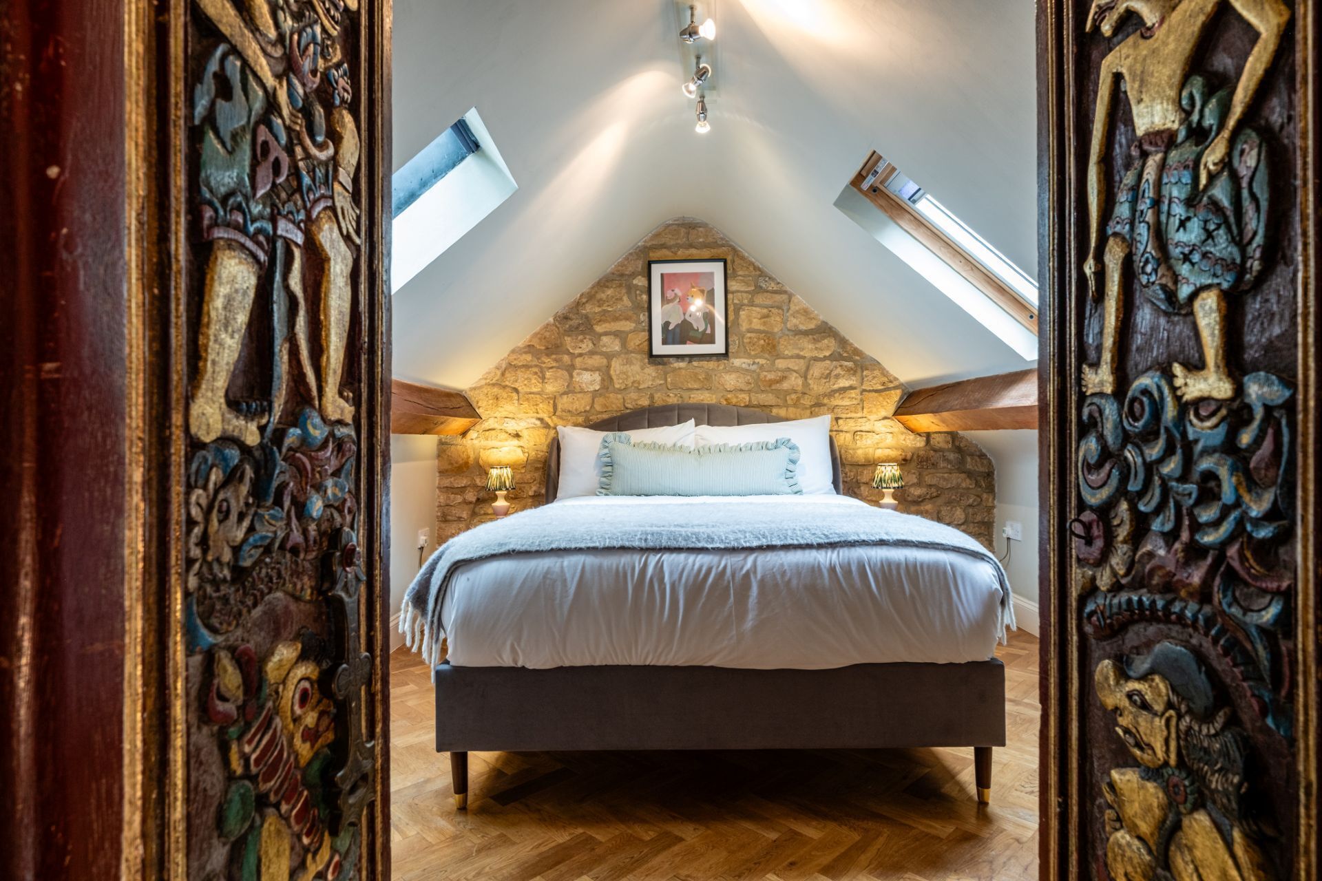 3 bedrooms, desk, iron/ironing board, travel crib