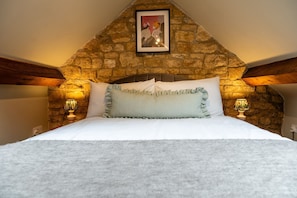 3 bedrooms, desk, iron/ironing board, travel cot