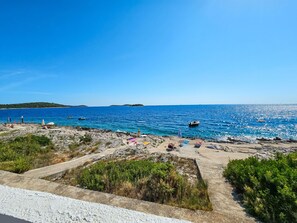 Tæt på stranden