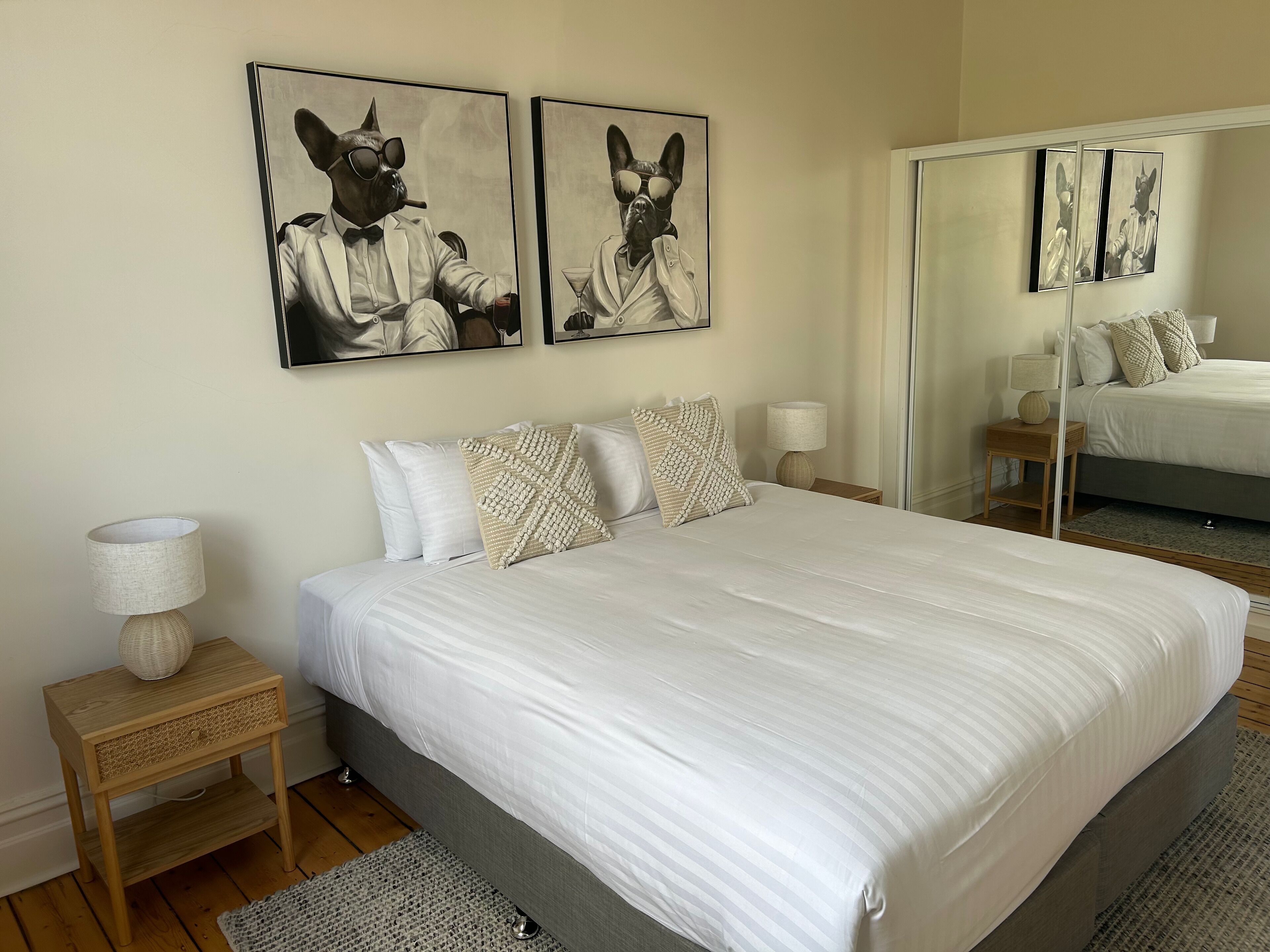 Apartment, 1 King Bed, City View | Bed sheets