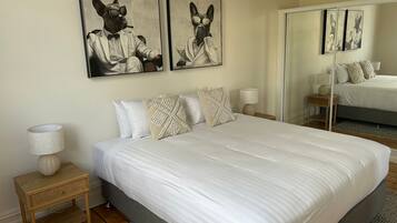 Apartment, 1 King Bed, City View | Bed sheets